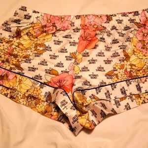 Victoria secret woman sleepwear